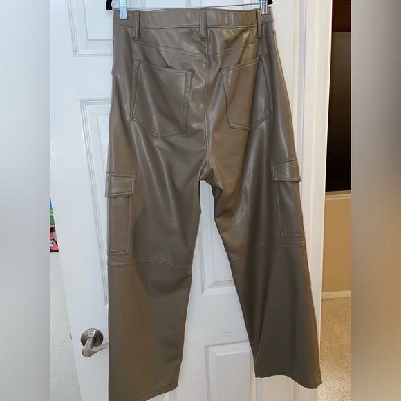 Abercrombie Women's Vegan Leather Cargo 90s Relaxed Pant Gray 34 reg - Picture 13 of 14